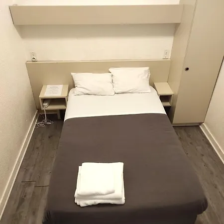 Hotel De La Gare 2*